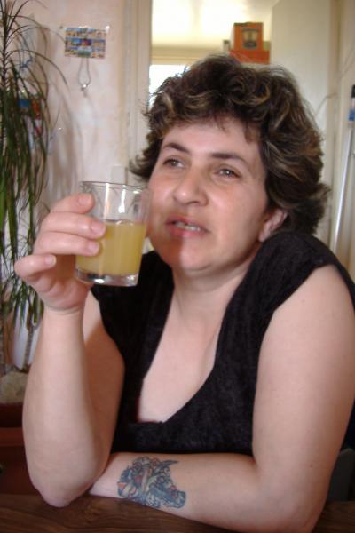 l'invitée se marre