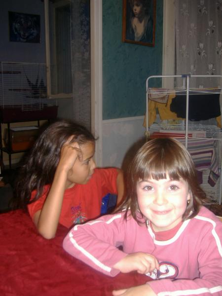 pendant ce temps là les filles nous regardent où regardent la télé