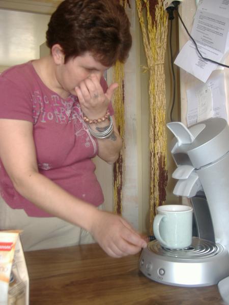 Al' occasion de sa nouvelle caftière patoch a invitée son amie