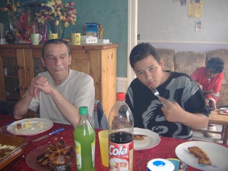 Tout le monde mange 